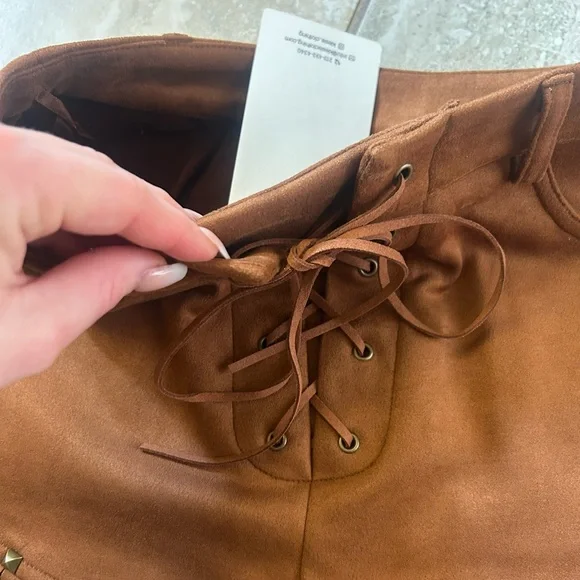 So cute! Brown suede Fringe Lace-Up Shorts - Picture 6 of 8